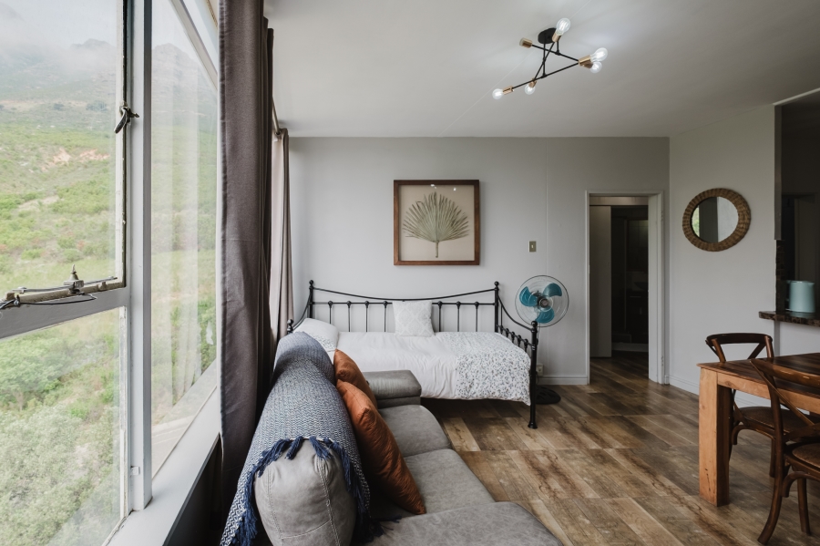 1 Bedroom Property for Sale in Vredehoek Western Cape